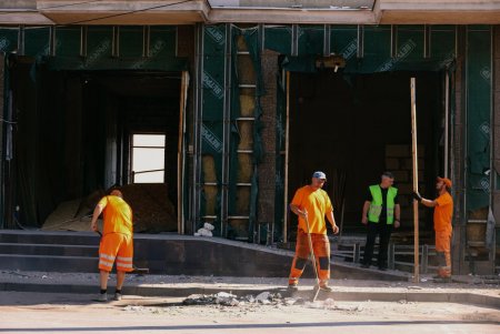 Тривають роботи з ліквідації наслідків ранкової атаки (фоторепортаж)