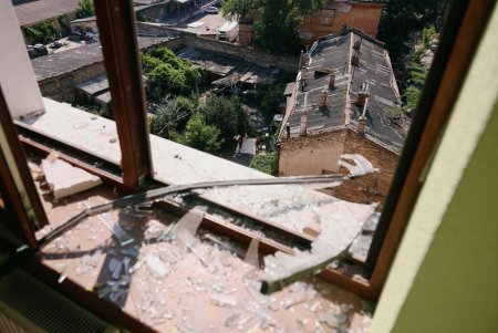 Тривають роботи з ліквідації наслідків ранкової атаки (фоторепортаж)