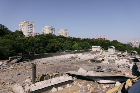 Тривають роботи з ліквідації наслідків ранкової атаки (фоторепортаж)