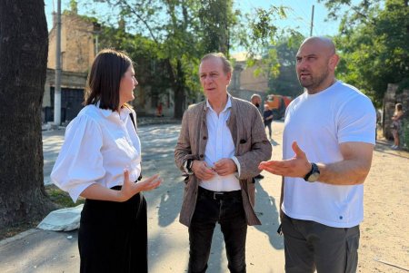 Тривають роботи з ліквідації наслідків ранкової атаки (фоторепортаж)