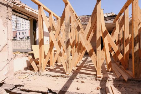 В Одесі триває відновлення пологового будинку № 5 після ворожої атаки (фото)