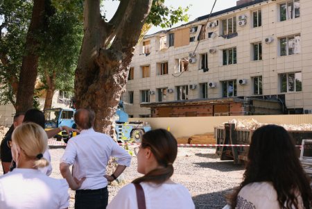 В Одесі триває відновлення пологового будинку № 5 після ворожої атаки (фото)