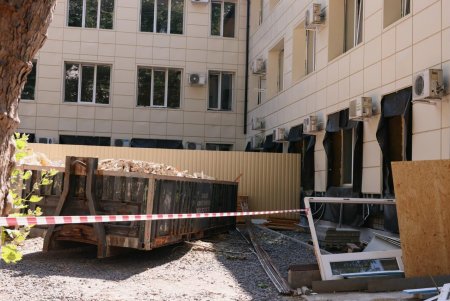 В Одесі триває відновлення пологового будинку № 5 після ворожої атаки (фото)