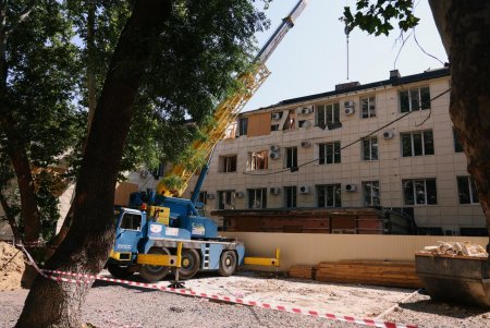 В Одесі триває відновлення пологового будинку № 5 після ворожої атаки (фото)