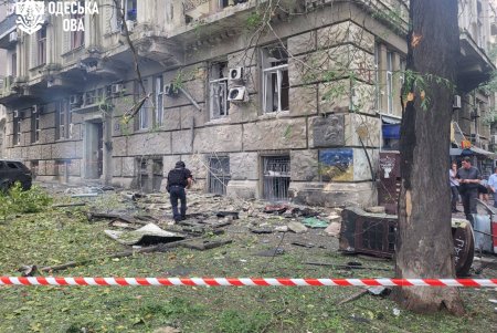 Ракетно-дронова атака на Одещину: у центрі Одеси пошкоджені будинки, двоє постраждалих