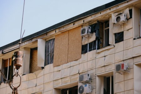У пологовому будинку №5 завершуються протиаварійні роботи після ворожого удару (фото) У пологовому будинку №5 завершуються протиаварійні роботи після ворожого удару (фото)