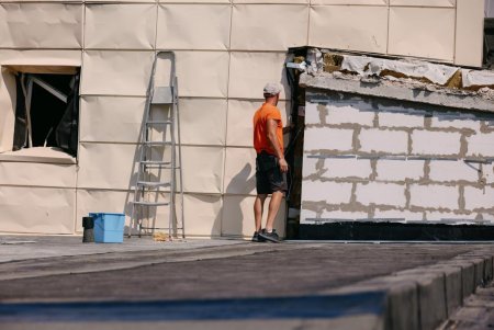 У пологовому будинку №5 завершуються протиаварійні роботи після ворожого удару (фото) У пологовому будинку №5 завершуються протиаварійні роботи після ворожого удару (фото)