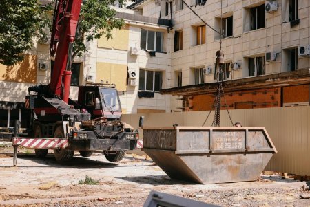 У пологовому будинку №5 завершуються протиаварійні роботи після ворожого удару (фото) У пологовому будинку №5 завершуються протиаварійні роботи після ворожого удару (фото)