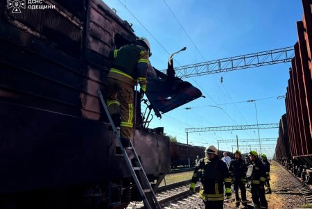 Реактивний БпЛА влучив у локомотив пасажирського поїзда на Одещині: загинули двоє залізничників (фото)