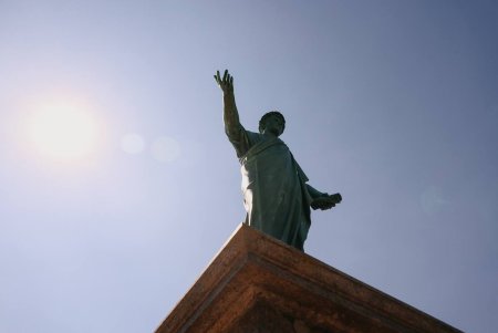 Пам’ятник Дюку де Рішельє обстежили після зняття захисту (фото, відео) Пам’ятник Дюку де Рішельє обстежили після зняття захисту (фото, відео)