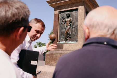 Пам’ятник Дюку де Рішельє обстежили після зняття захисту (фото, відео) Пам’ятник Дюку де Рішельє обстежили після зняття захисту (фото, відео)