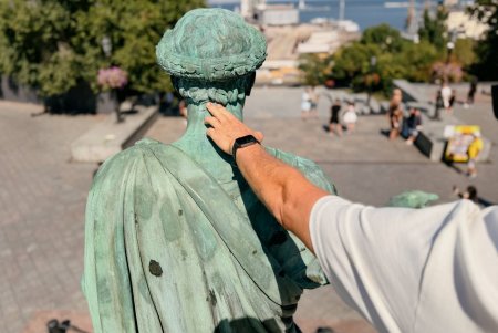 Пам’ятник Дюку де Рішельє обстежили після зняття захисту (фото, відео) Пам’ятник Дюку де Рішельє обстежили після зняття захисту (фото, відео)