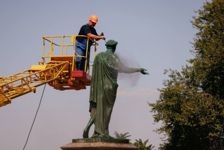 Пам’ятник Дюку де Рішельє обстежили після зняття захисту (фото, відео) Пам’ятник Дюку де Рішельє обстежили після зняття захисту (фото, відео)