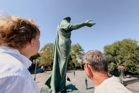 Пам’ятник Дюку де Рішельє обстежили після зняття захисту (фото, відео) Пам’ятник Дюку де Рішельє обстежили після зняття захисту (фото, відео)