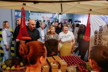 Перша леді України завітала до Одеси на фестиваль здорового харчування (фото) Перша леді України завітала до Одеси на фестиваль здорового харчування (фото)