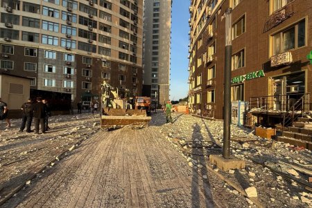 Внаслідок чергової російської атаки на Одесу сталася пожежа у квартирах 25-поверхового житлового будинку — горіли помешкання з 21-го по 23-й поверх (фото)