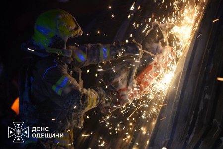 Росіяни вдарили по розподільчому центру «Сільпо» в Одесі: спалахнула масштабна пожежа (фото)