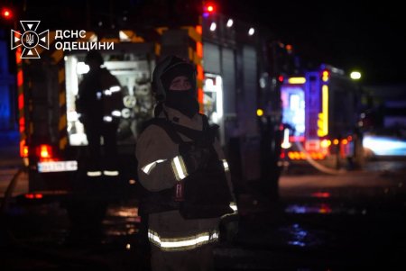 Росіяни вдарили по розподільчому центру «Сільпо» в Одесі: спалахнула масштабна пожежа (фото)