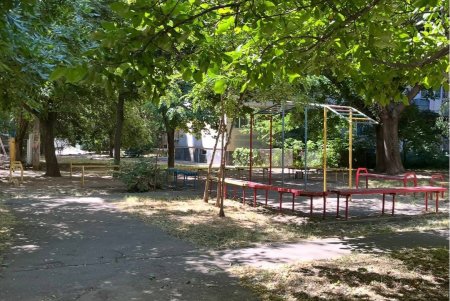 Занедбану спортивну зону планують перетворити на сучасний простір для мешканців