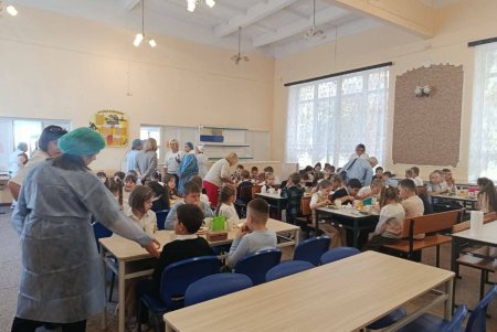 Відкрита кухня: як харчуються діти в одеських школах (фото) Відкрита кухня: як харчуються діти в одеських школах (фото)
