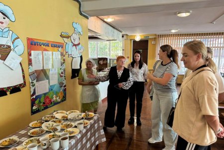 Відкрита кухня: як харчуються діти в одеських школах (фото) Відкрита кухня: як харчуються діти в одеських школах (фото)