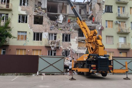 На вулиці Левітана завершують протиаварійні роботи у пошкодженому будинку (фото)