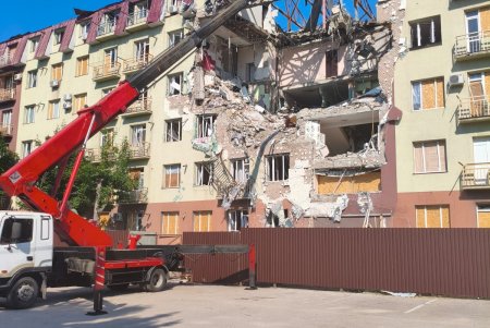 На вулиці Левітана завершують протиаварійні роботи у пошкодженому будинку (фото)