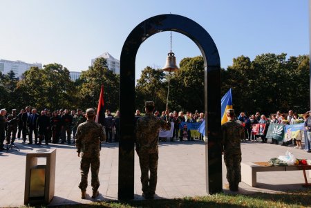 В Одесі пролунав меморіальний Дзвін пам’яті на честь полеглих захисників і захисниць (фото)