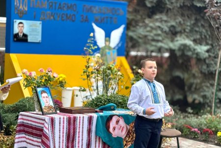 В одеському ліцеї «Михайлівський» відкрили Стелу пам’яті загиблих захисників (фото)