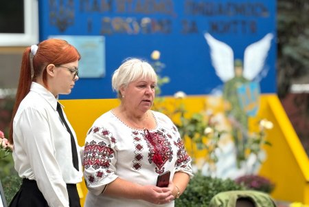В одеському ліцеї «Михайлівський» відкрили Стелу пам’яті загиблих захисників (фото)
