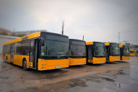 Одеса отримала сім автобусів від Дніпра для пасажирських перевезень (фото)