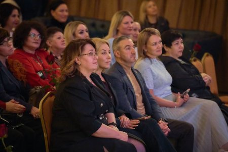 Світлана Осауленко привітала освітян Приморського району з професійним святом (фото)