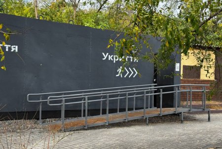 На одеському узбережжі облаштували 9 мобільних укриттів (фото) На одеському узбережжі облаштували 9 мобільних укриттів (фото)