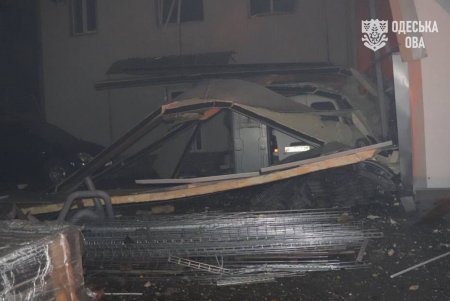 Уночі ворог атакував промислове підприємство та гаражний кооператив: спалахнули масштабні пожежі